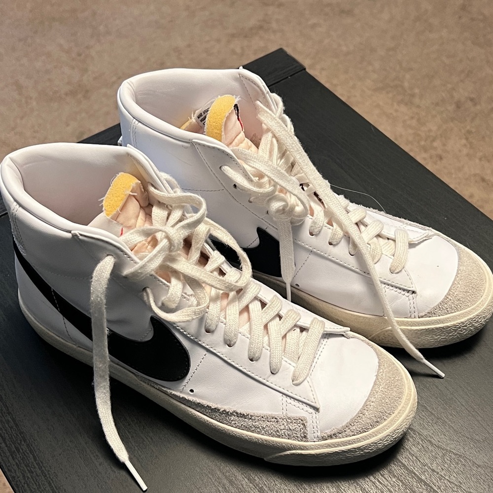 Nike Blazers Mid ‘77 Vintage white with black swoosh